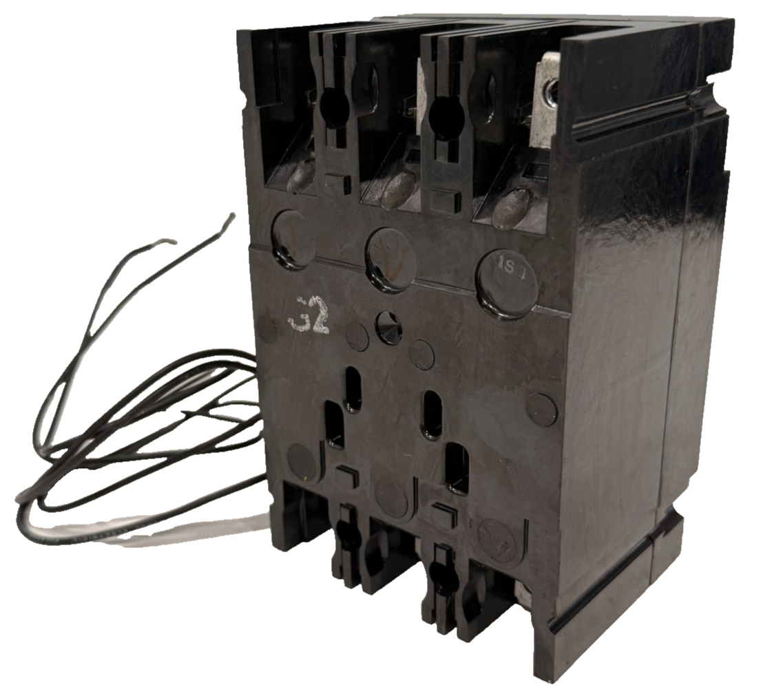 USED GENERAL ELECTRIC TAE31M10MD MINE DUTY CIRCUIT BREAKER 150A 3-POLE 240VAC - Image 3