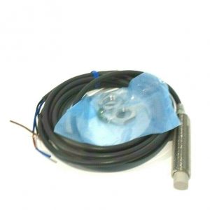 NEW OMRON E2E2-X5MC1 PROXIMITY SWITCH E2E2X5MC1