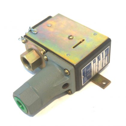 NEW SQUARE D 9012-CSG3S1 PRESSURE SWITCH 9012CSG3S1