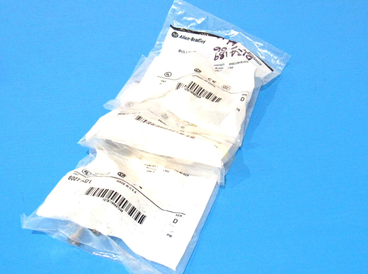 LOT OF 3 NEW ALLEN BRADLEY 800T-XD1 CONTACT BLOCKS SER.D 800TXD1