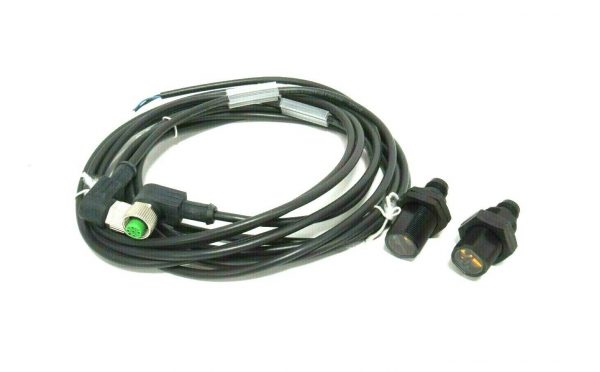 NEW LOT OF 2 OMRON E3FA-VP21 PHOTOELECTRIC SENSOR WITH XS2F-B12PVC4A2M CABLE