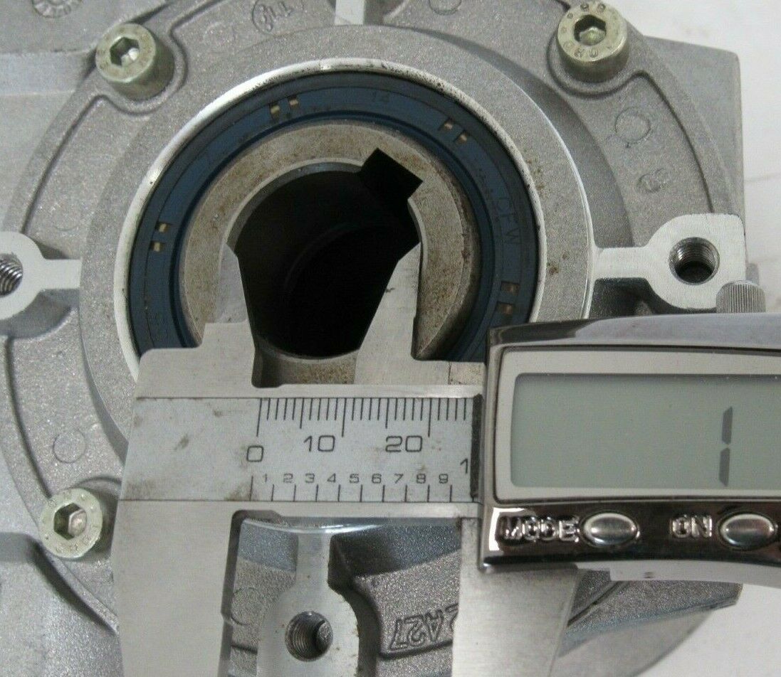 NEW BONFIGLIOLI VF49F1N56C GEAR REDUCER - Image 4