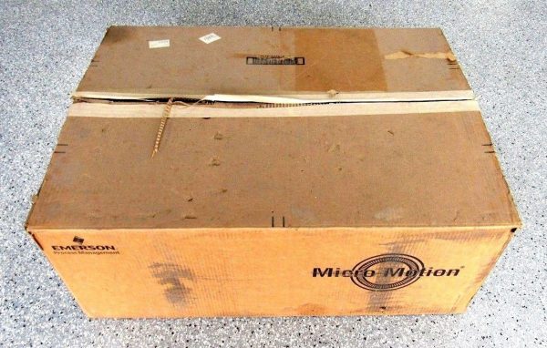 NEW MICRO MOTION R200S352NCAAEZZZZ MASS FLOW METER/ SENSOR