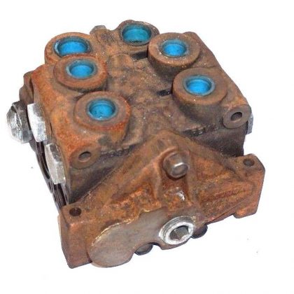 NEW HYSTER 7697 REV. L 3-WAY DIRECTIONAL VALVE