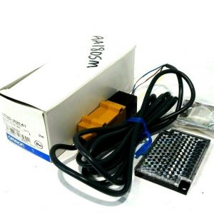 NEW OMRON E3S-R2E41 PHOTOELECTRIC SWITCH E3SR2E41