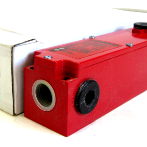 NEW TELEMECANIQUE XCSLF3737333 SAFETY INTERLOCK SWITCH