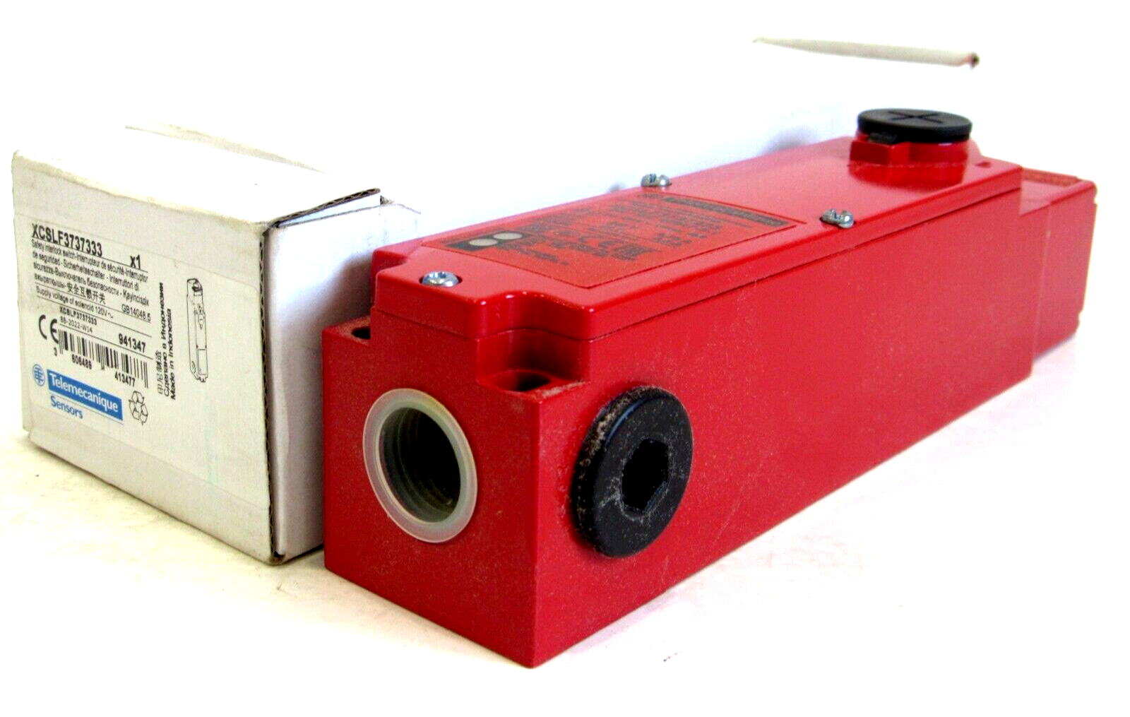 NEW TELEMECANIQUE XCSLF3737333 SAFETY INTERLOCK SWITCH