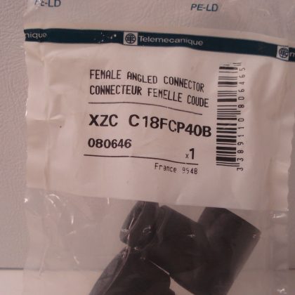 NEW TELEMECANIQUE SENSOR CONNECTOR XZCC18FCP40B