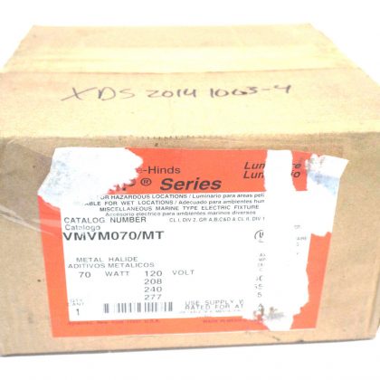 NEW SEALED CROUSE HINDS VMVM070/MT BALLAST LIGHT FIXTURE VMVM070MT
