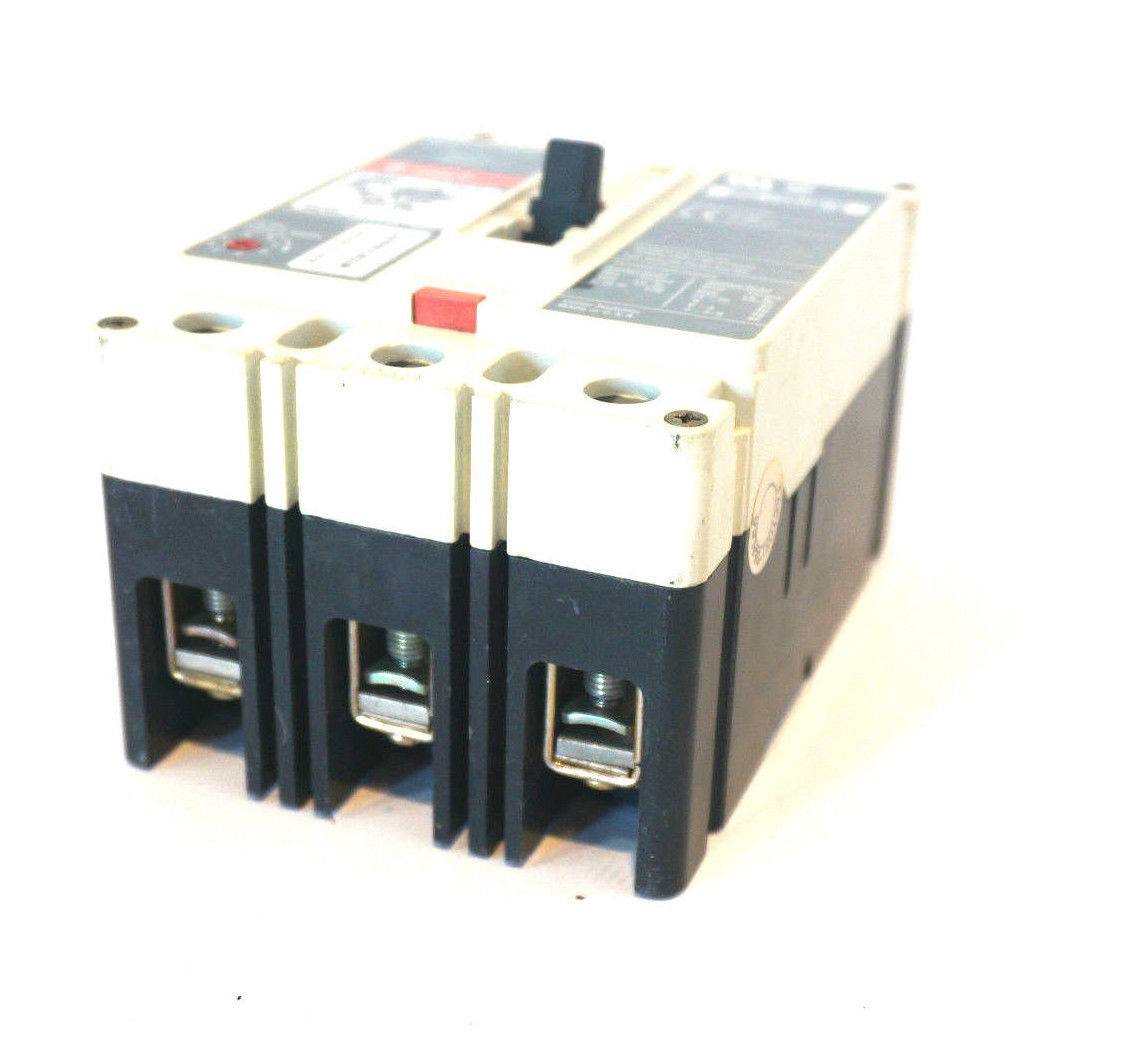 NEW CUTLER HAMMER HMCP003A0C CIRCUIT BREAKER 3 POLE 3 AMP - Image 3
