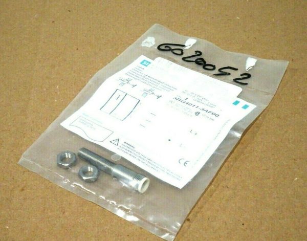 NEW SIEMENS 3RG4011-3AF00 PROXIMITY SWITCH 3RG40113AF00