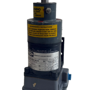 USED HUBBELL 2220-111CC4S PILOT DUTY SPEED SWITCH 2220111CC4S