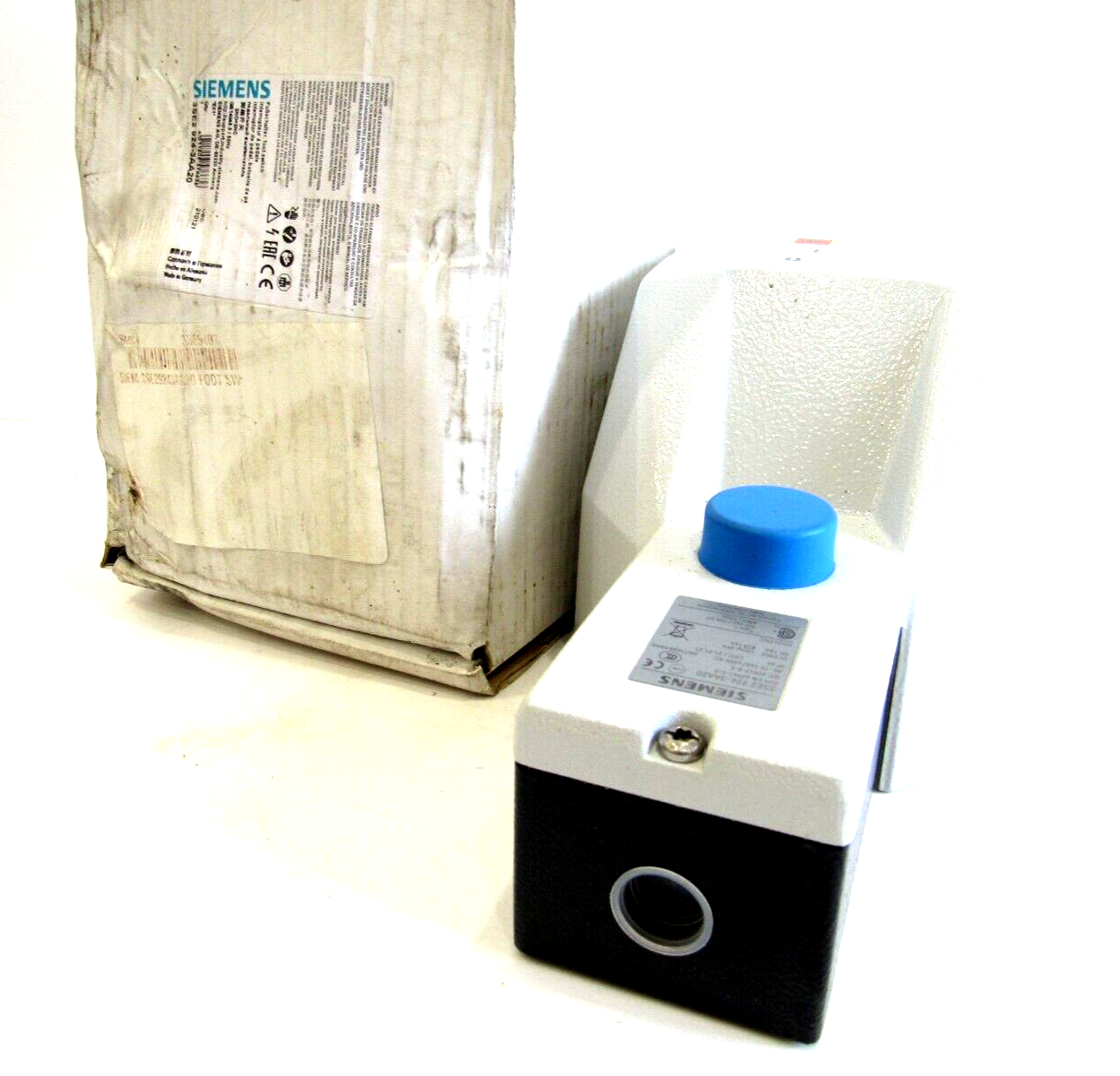 NEW SIEMENS 3SE2924-3AA20 SAFETY FOOT SWITCH 3SE29243AA20