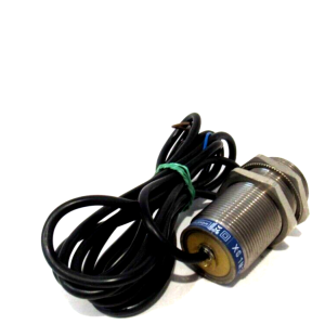 USED SQUARE D XS1M30MA230 POXIMITY SWITCH