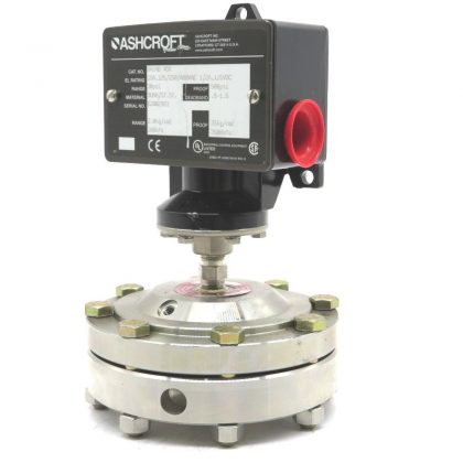 USED ASHCROFT B424B-XCK PRESSURE SWITCH WITH FLANGE B424BXCK, B424B