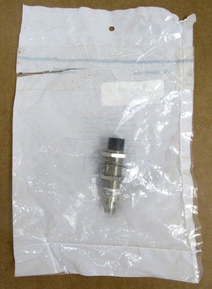 NEW ALLEN BRADLEY 872C-D8CP18-D4 PROXIMITY SENSOR 872CD8CP18D4 SERIES C - Image 4