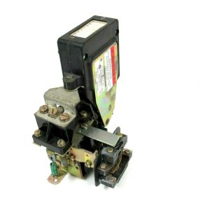 NEW GENERAL ELECTRIC A3A01GXA002XJ DC CONTACTOR 100A 600V DS303 LR42501