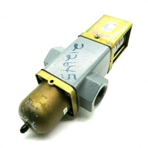 USED JOHNSON CONTROLS V48AF-2 3-WAY PRESSURE REGULATING VALVE V48F2