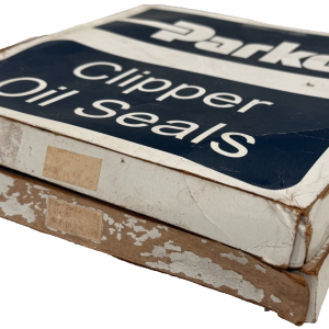 NEW LOT OF 2 PARKER 3 QTR 07 CLIPPER OIL SEALS 0700 16413 3QTR07
