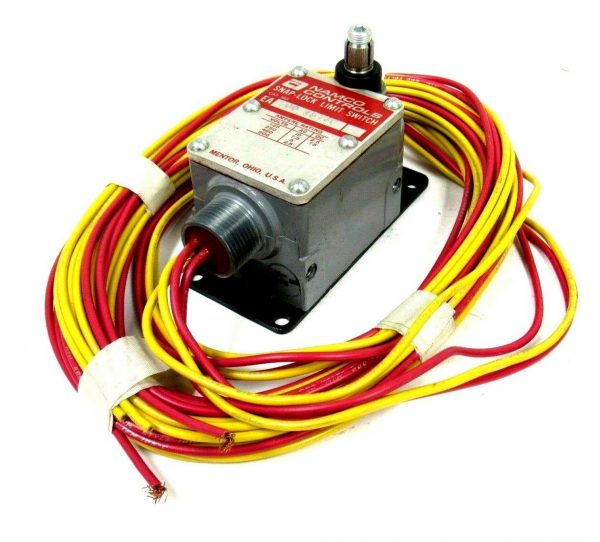 NEW NAMCO EA700-15700 LIMIT SWITCH EA70015700
