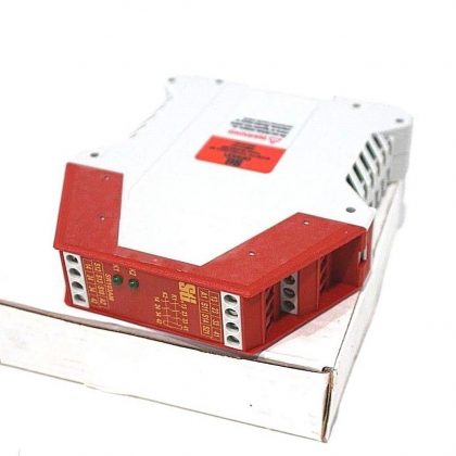 NEW STI OMRON 44510-1031 SAFETY RELAY SR103AM01  445101031