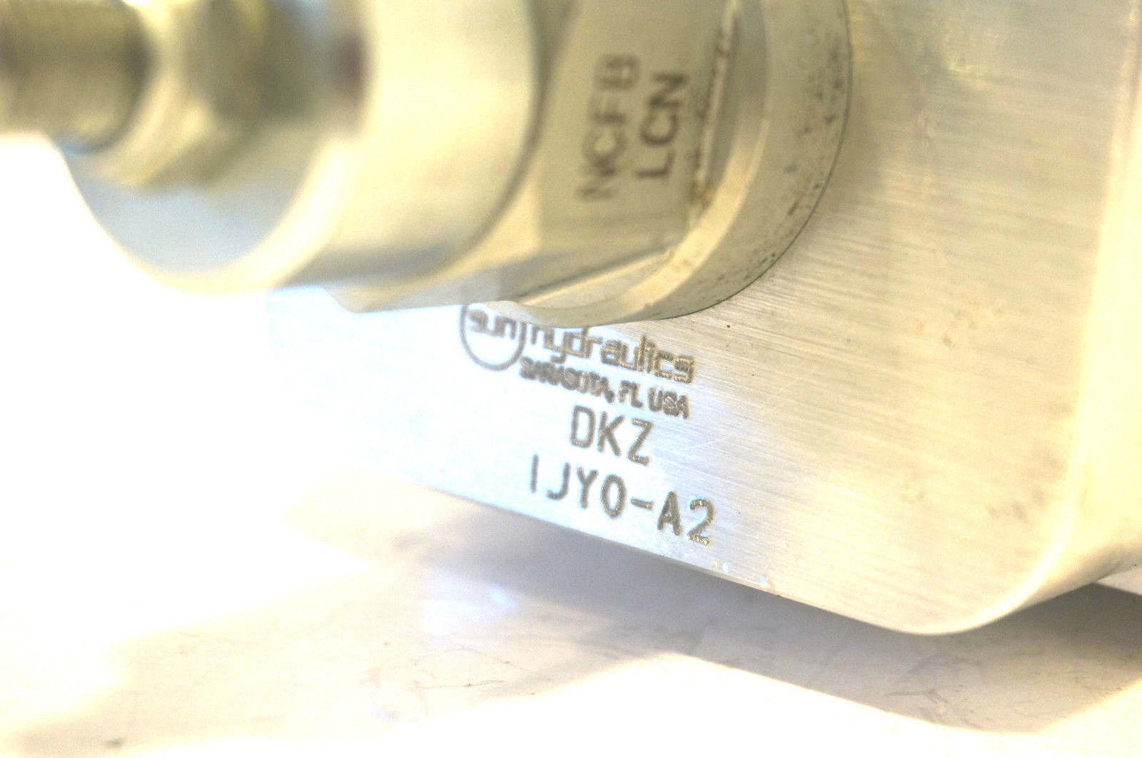 NEW SUN HYDRAULICS 5065-0059 FLOW CONTROL VALVE DKZ IJY0-A2 - Image 4