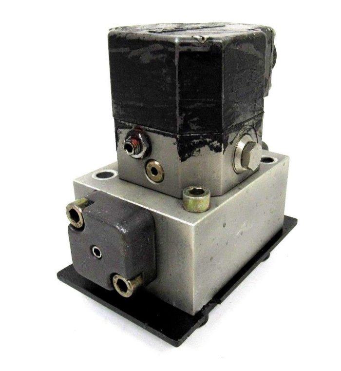 USED REXROTH 4WS2EM10-45/10B2ET315Z8BM SERVO VALVE 4WS2EM104510B2ET315Z8BM - Image 4