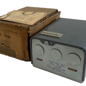 NEW HONEYWELL R882F1038 RELAY 2 WIRE 24VOLT 50/60HZ