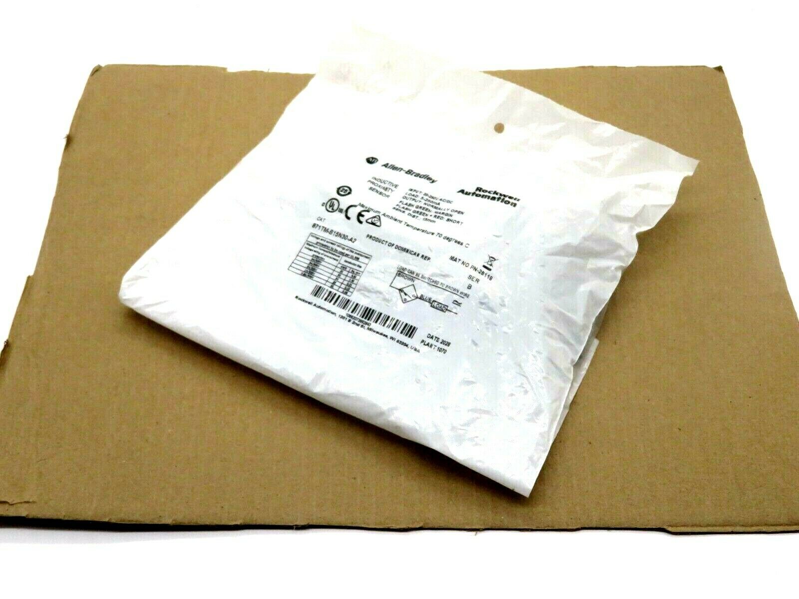 NEW ALLEN BRADLEY 871TM-B15N30-A2 INDUCTIVE PROXIMITY SENSOR 871TMB15N30A2