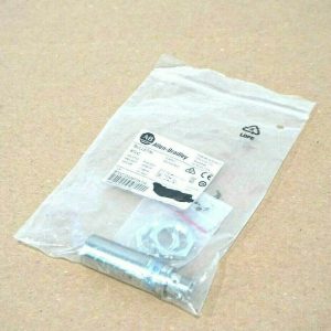 NEW ALLEN BRADLEY 872C-D5NP18-D4 PROXIMITY SENSOR SER.E 872CD5NP18D4