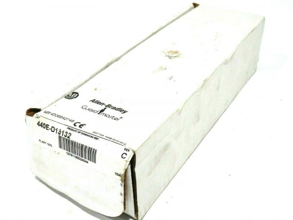 NEW ALLEN BRADLEY 440E-D13132 GUARDMASTER SAFETY SWITCH SER.C 440ED13132