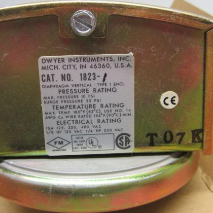 NEW DWYER 1823-1 DIFFERENTIAL SWITCH 18231