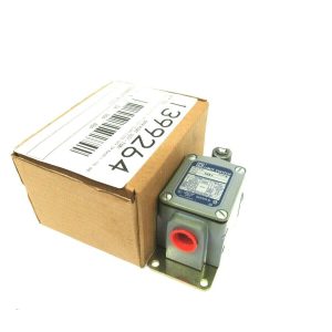 NEW SQUARE D 9007-TUD1 LIMIT SWITCH SER.D 9007TUD1