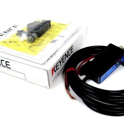 NEW KEYENCE FS2-60 PHOTOELECTRIC FIBER SENSOR FS260