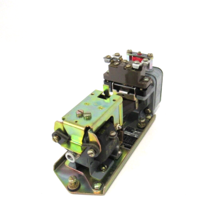 NEW SQUARE D 9050-BO1E PNEUMATIC TIMING RELAY SER.E 9050BO1E