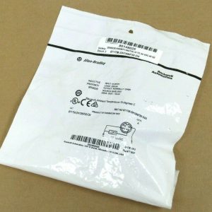 NEW ALLEN BRADLEY 871TM-DH10NP30-D4 PROXIMITY SENSOR 871TMDH10NP30D4