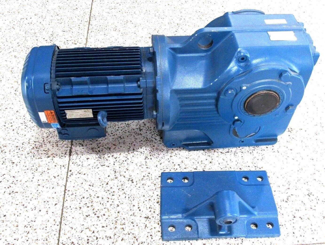 NEW SEW EURODRIVE KA107/TDRE160MC4/DH GEARMOTOR 73.39:1 15HP DRE160MC4/DH - Image 3