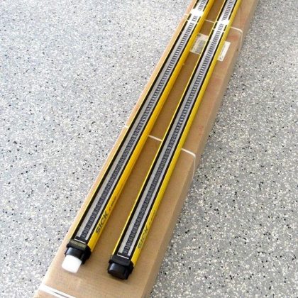 NEW SICK 1043138 LIGHT CURTAIN SET SICK C4000 SELECT XC40P-1203A0A0CBC0 49"