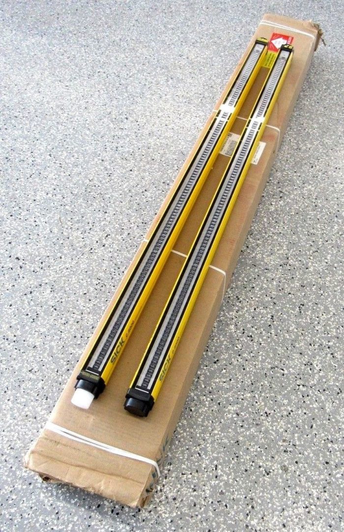 NEW SICK 1043138 LIGHT CURTAIN SET SICK C4000 SELECT XC40P-1203A0A0CBC0 49"