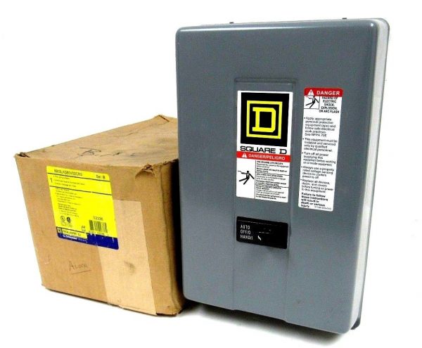 NEW SQAURE D 8903LXG80V02CR6 LIGHTING CONTACTOR 8 POLE SER. B