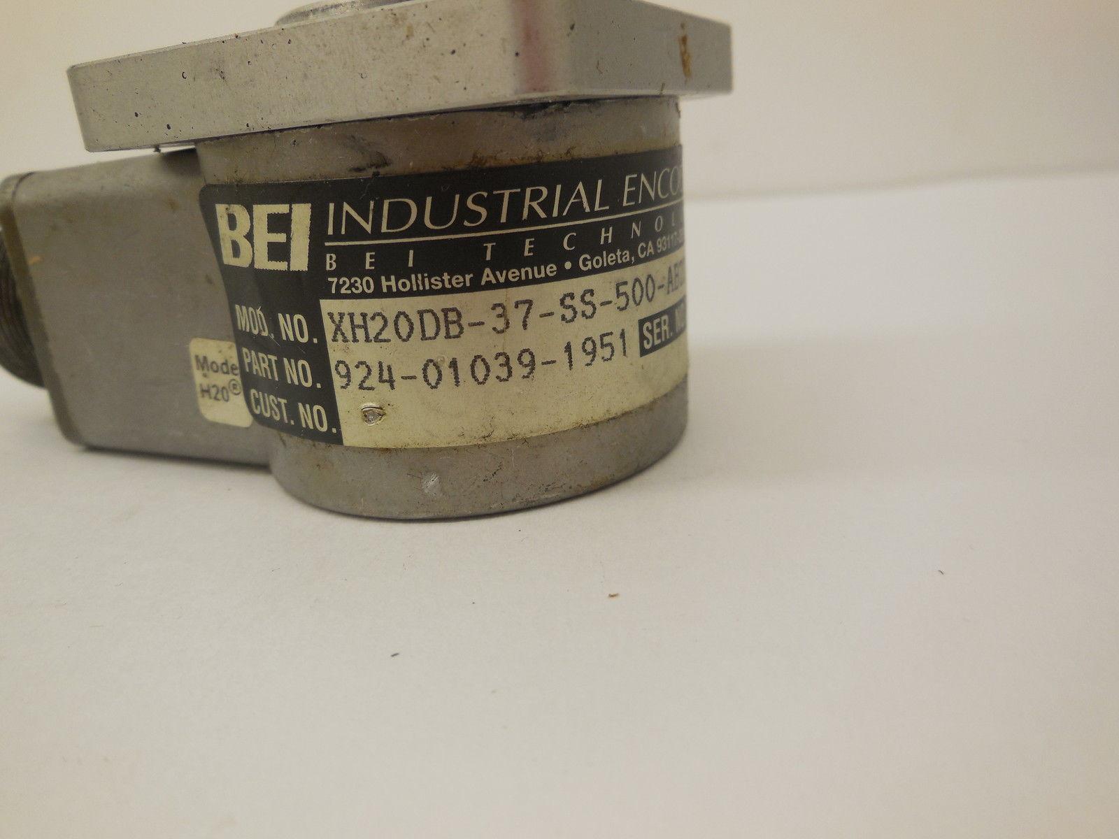 USED BEI XH20DB-37-SS-500-ABZC-7272-SM18-24V ENCODER XH20BD37SS500ABZC7272SM1824V - Image 3