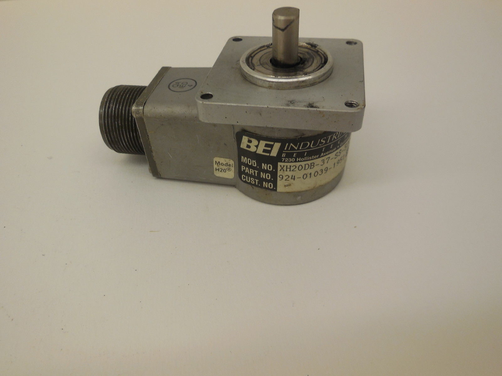 USED BEI XH20DB-37-SS-500-ABZC-7272-SM18-24V ENCODER XH20BD37SS500ABZC7272SM1824V