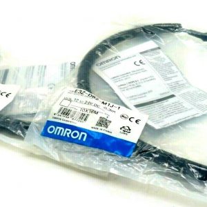 NEW LOT OF 2 OMRON E3Z-D82-M1J-1 0.3M PHOTOELECTRIC SWITCH E3ZD82M1J1 0.3M