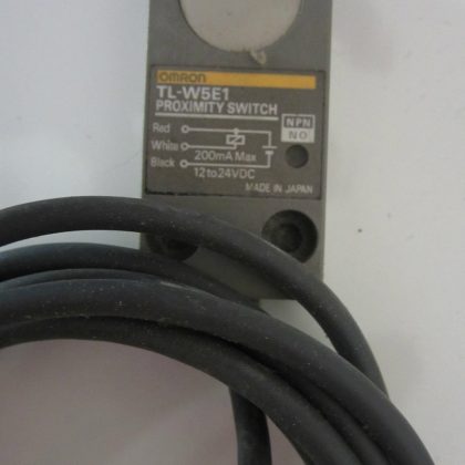 NEW OMRON TL-W5E1 PROXIMITY SWITCH TLW5E1