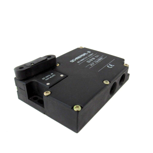 USED  SCHMERSAL IEC 60947-5-1 SAFETY SWITCH IEC6094751