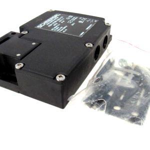 NEW SCHMERSAL AZM 161SK-33RK-110-M16-2111-1 SAFETY SWITCH 161SK33RK110M1621111