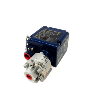 NEW ITT NEO-DYN 100P12CC3 PRESSURE SWITCH
