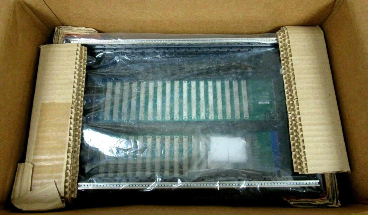 NEW GE FANUC IC698CHS017B REAR WALL MOUNT 17 SLOT - Image 4