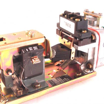 NEW SQUARE D CLASS 9050 TYPE B021D PNEUMATIC TIMING RELAY 9050B021D