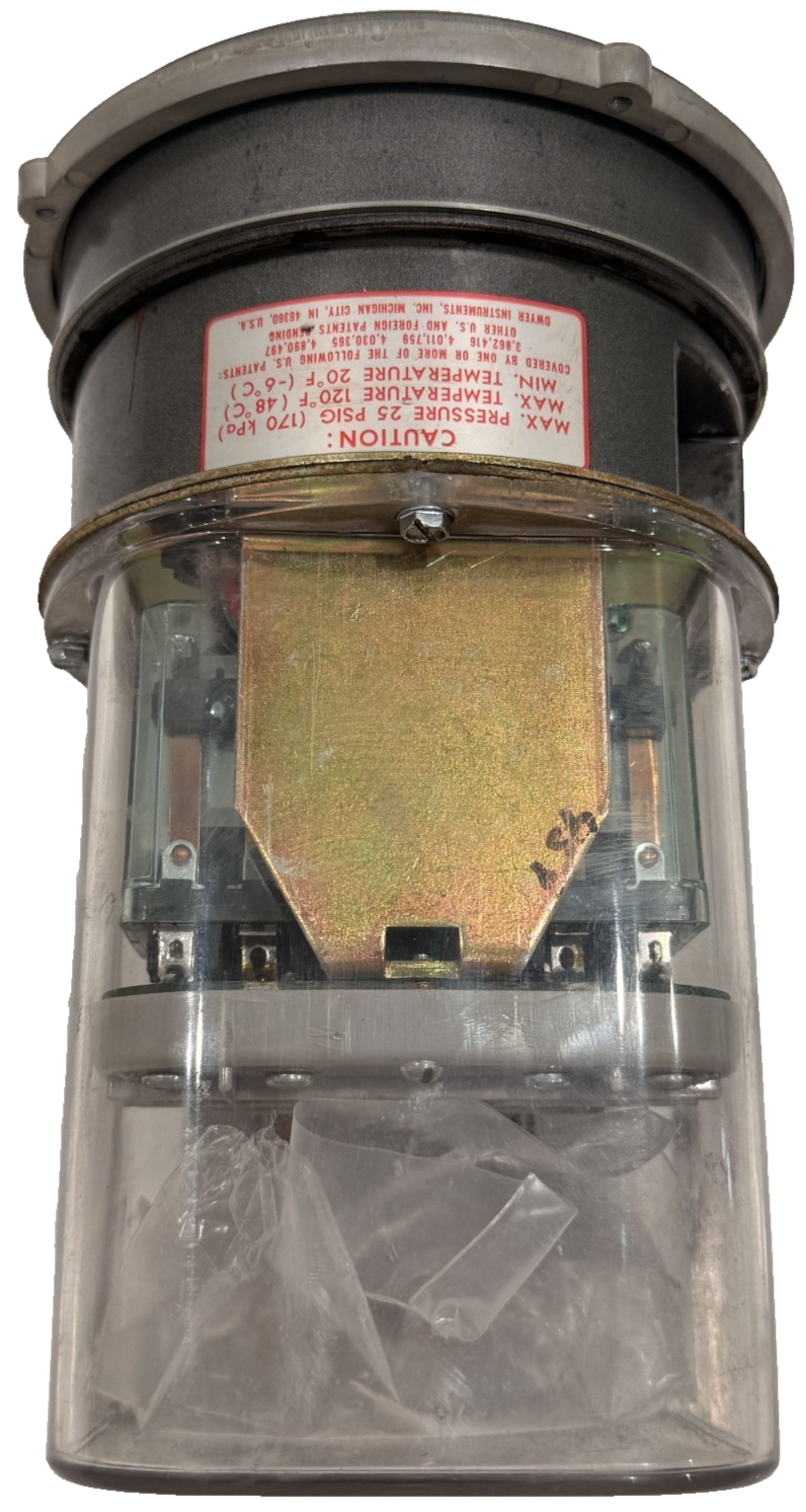 NEW DWYER SERIES 3000 PHOTOHELIC PRESSURE SWITCH 3000-00C 300000C - Image 5